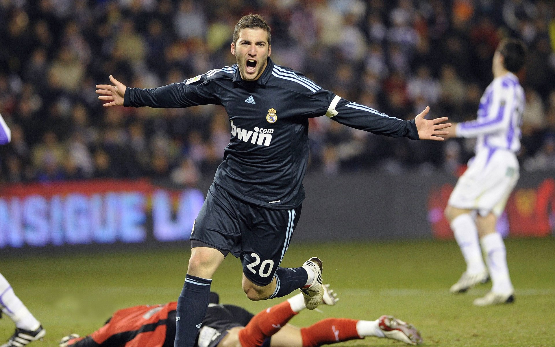 东契奇与导演合作推出篮球纪录片，聚焦梦想与现实，东契奇谈自己的篮球偶像